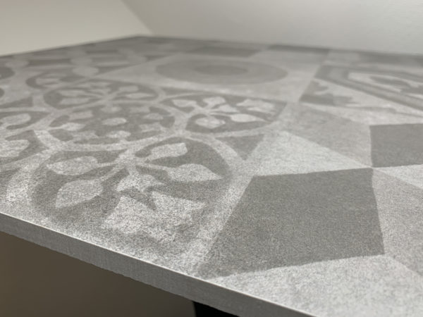 Produktbild Laska torp gris dekor matt Bodenfliese in grauer Betonoptik
