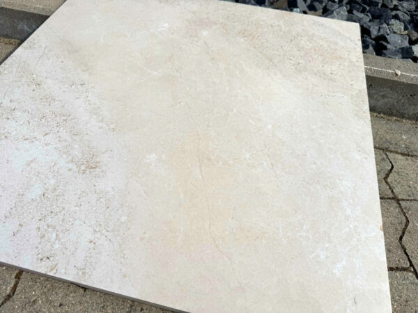 Produktbild der Terrassenplatte Metroline creme 60x60x2 Feinsteinzeug mit matter Oberfläche