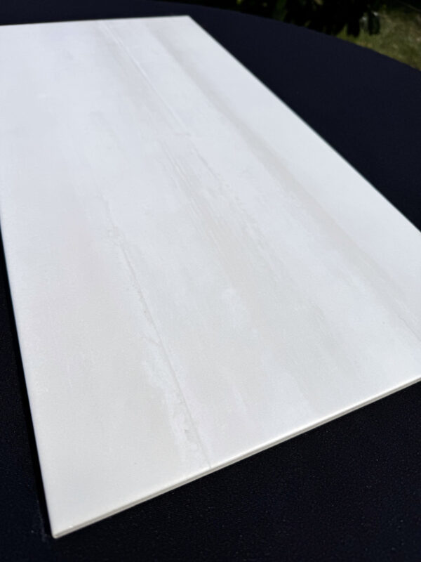 Produktbild der Wandfliese Linira 30x60 Weiss-Beige Steingut
