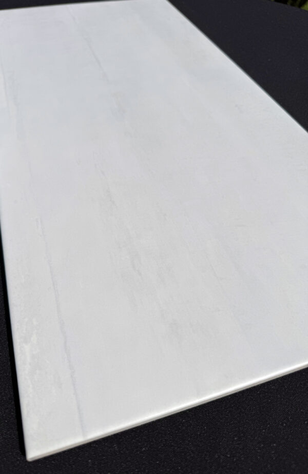 Produktbild der Wandfliese Linira 30x60 Weiss-Grau Steingut