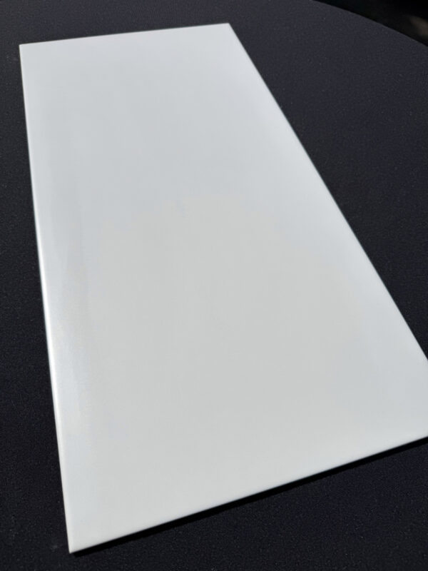 Produktbild der Wandfliese Nabula 30x60 Weiss-Grau Steingut